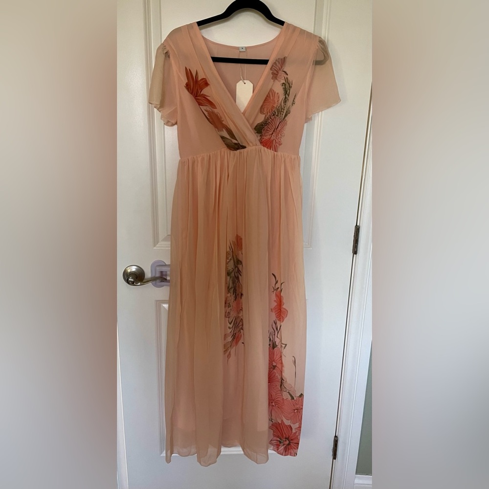 ⭐️HP⭐️ Peach Floral Maxi Dress